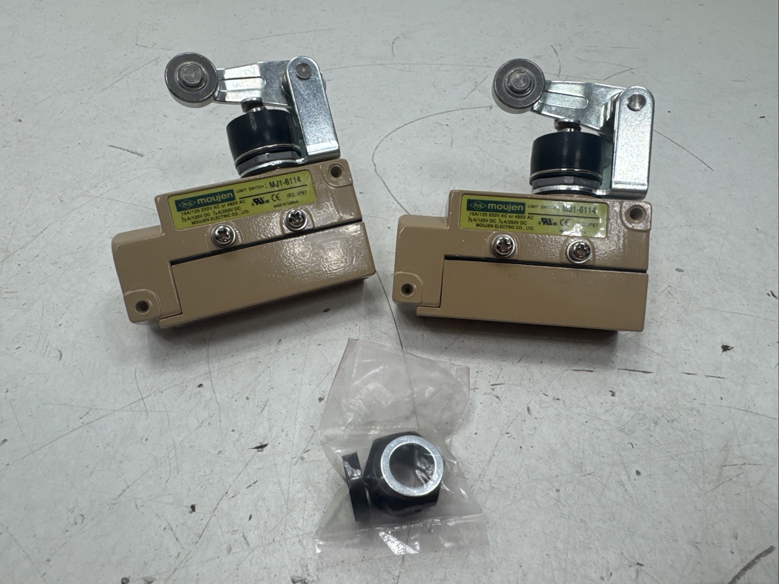 (Qty.2) Moujen MJ1-6114 Precision Oil-Tight Enclosed Limit Switches 15A 250V AC