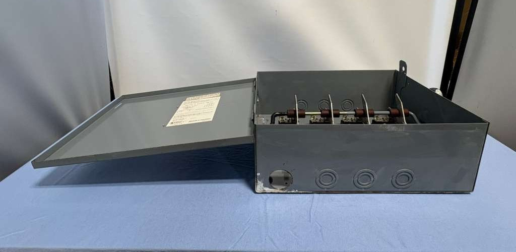 Square D Company Double Throw Not Fusible Safety Switch Indoor Enclosure 92452