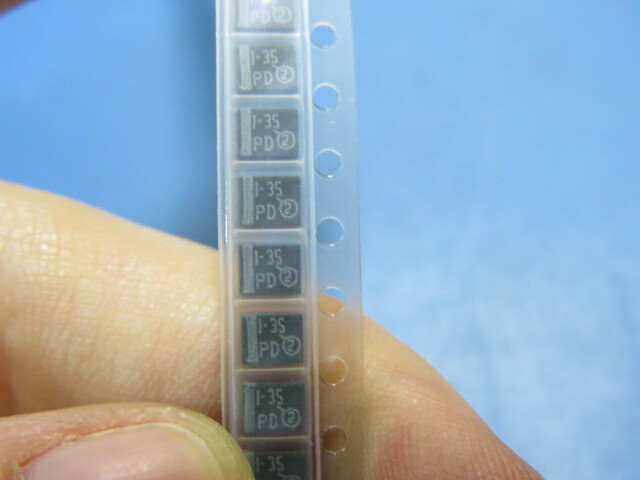 VISHAY 293D105X9035B2T Qty of 1380 per Lot Cap Tant Solid 1uF 35V B CASE 10% (3