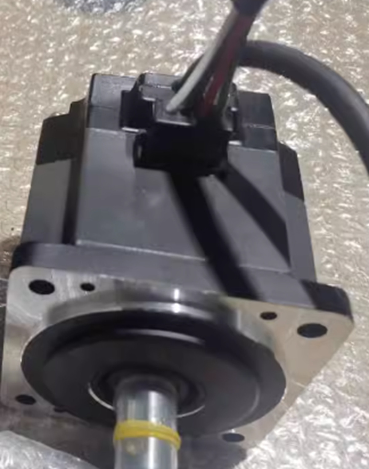 NEW MITSUBISHI HC-UFS23K Servo Motor