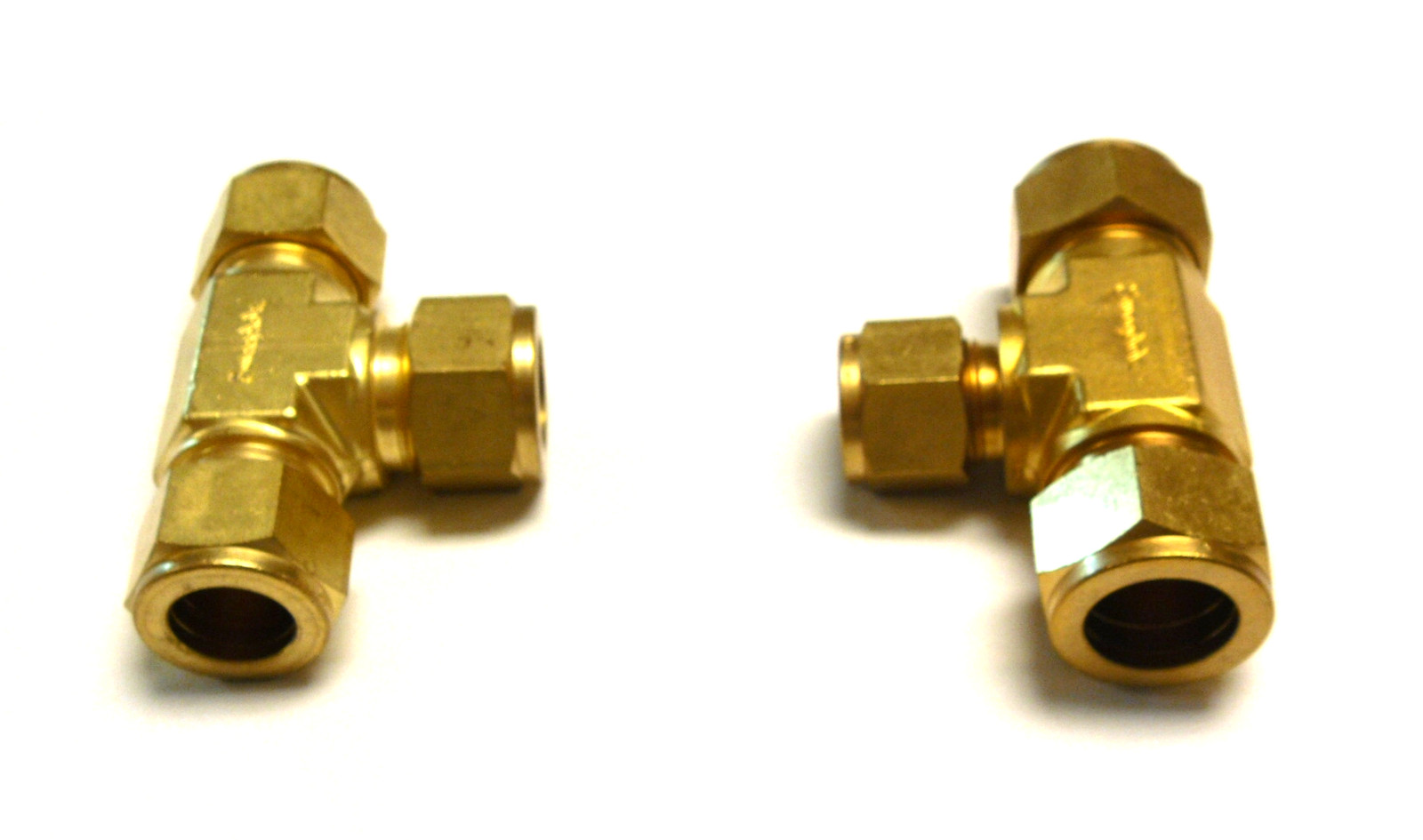 NEW LOT OF 2 SWAGELOK TEE UNION TWO DIFFERENT SIZES 1=5/8″ 1=3/4″ 1/2″ BRASS
