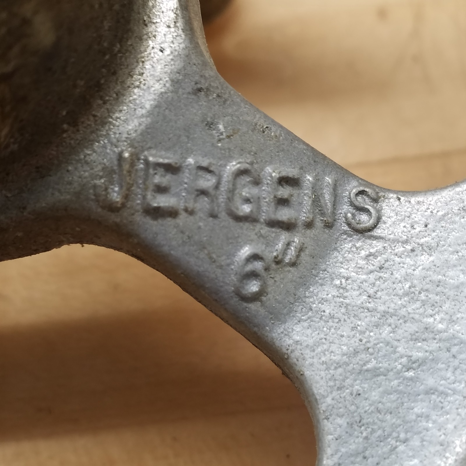 Jergens 22301 Handwheel, 3 Spoke, Offset, 6″, Aluminum – USED