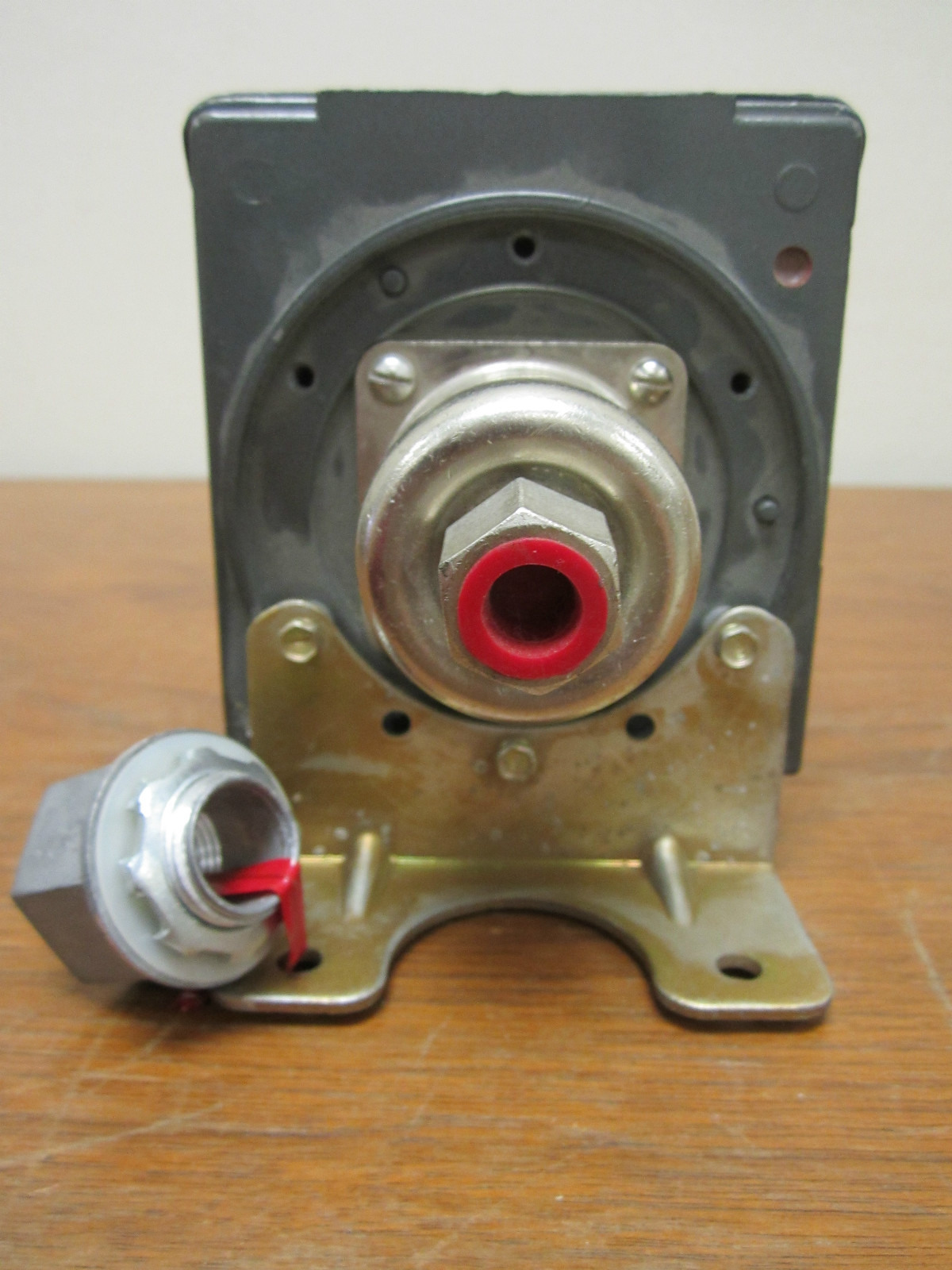 UNITED ELECTRIC PRESSURE CONTROLLER J302