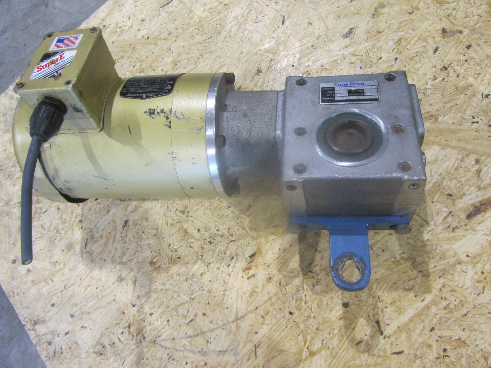 CONE DRIVE B051015.WA6 V1 GEAR REDUCER 15:1 RATIO WITH BALDOR SUPER-E 1HP MOTOR
