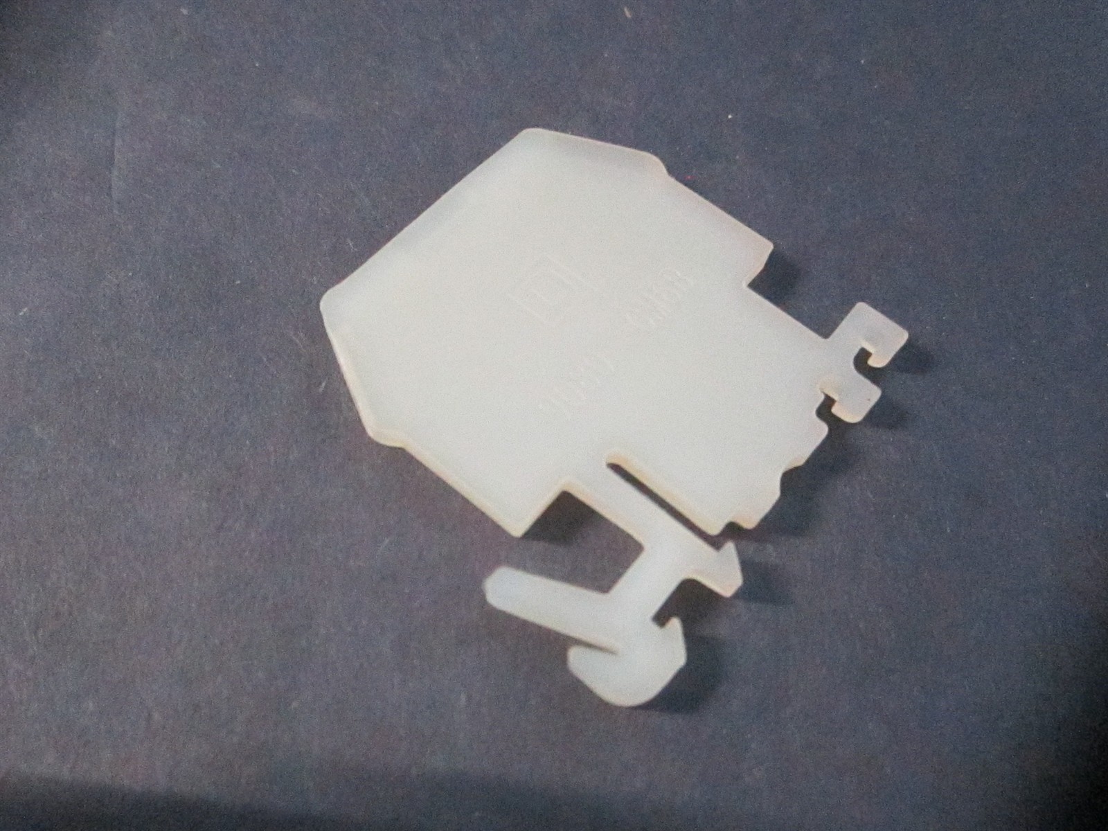 Square D (9080GM6B) End Barrier for 9080GR6T, 9080GR6, 9080GM6 – Lot of 7