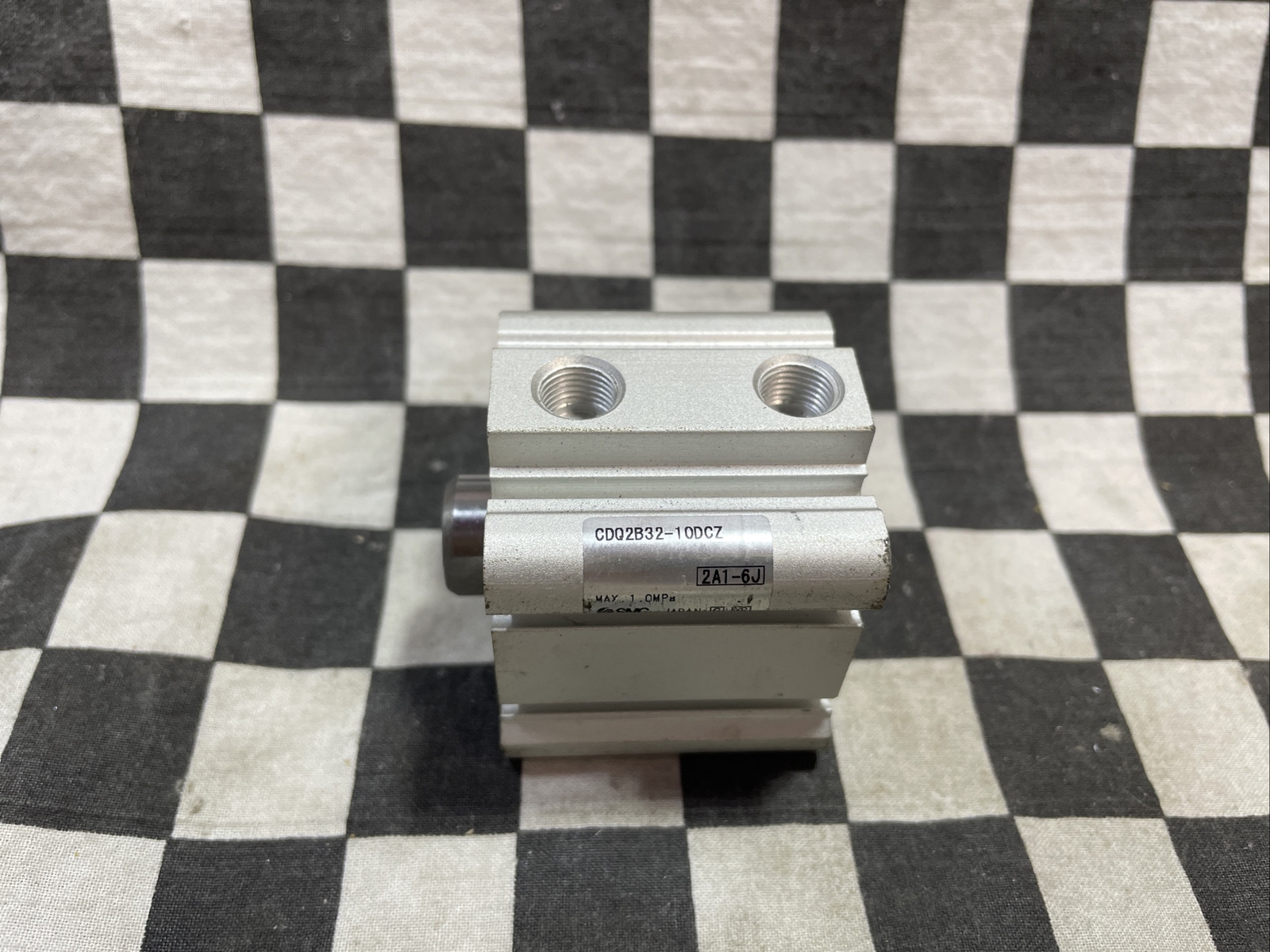 SMC CDQ2B32-10DCZ, CDQ2B3210DCZ, CQ2-Z COMPACT CYLINDER, SHIPSAMEDAY#124E3