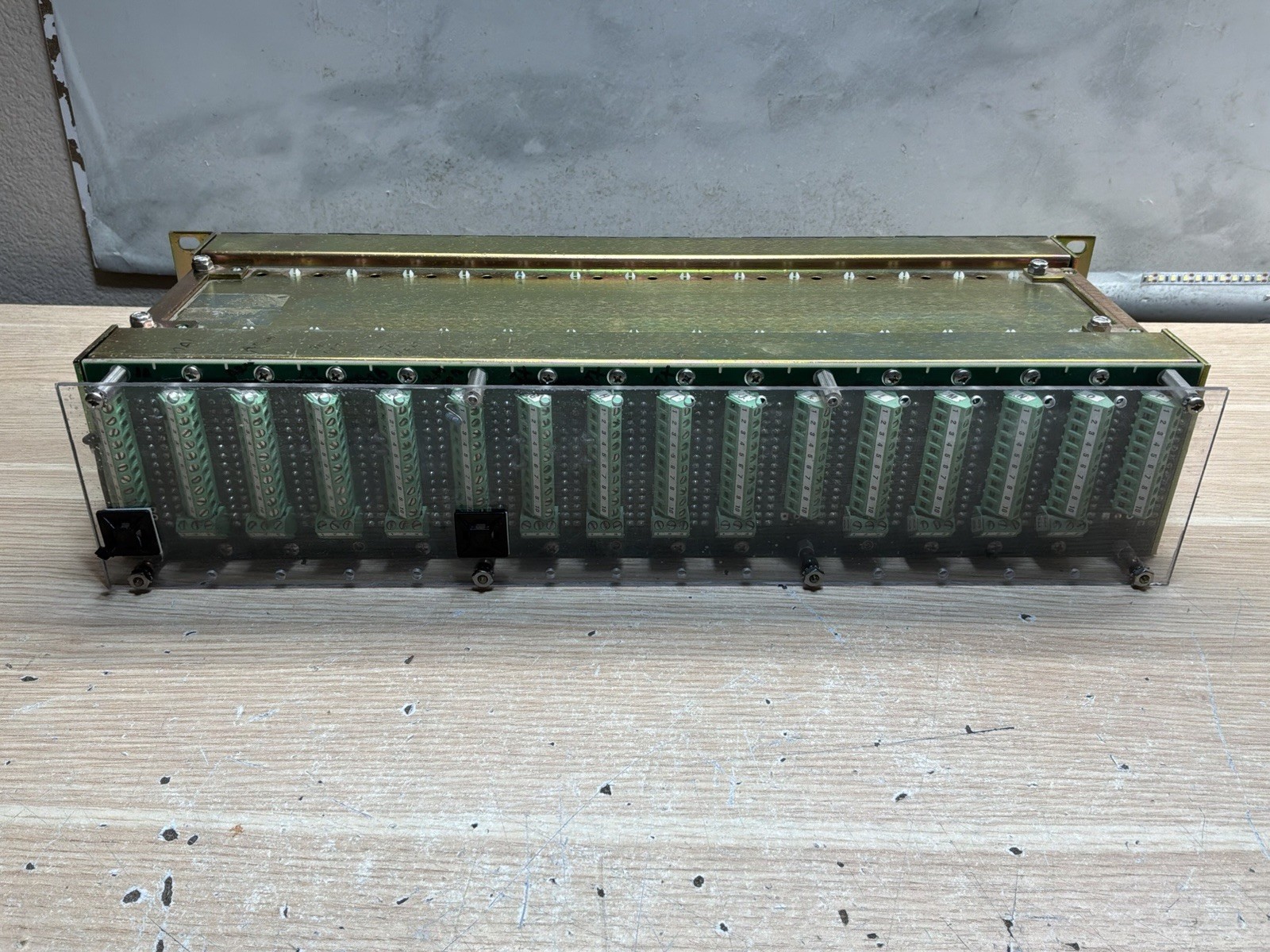 COMPLETE ALLESTEC 800-1690 16-SLOT FIRE ALARM CONTROL UNIT RACK/JUA3401