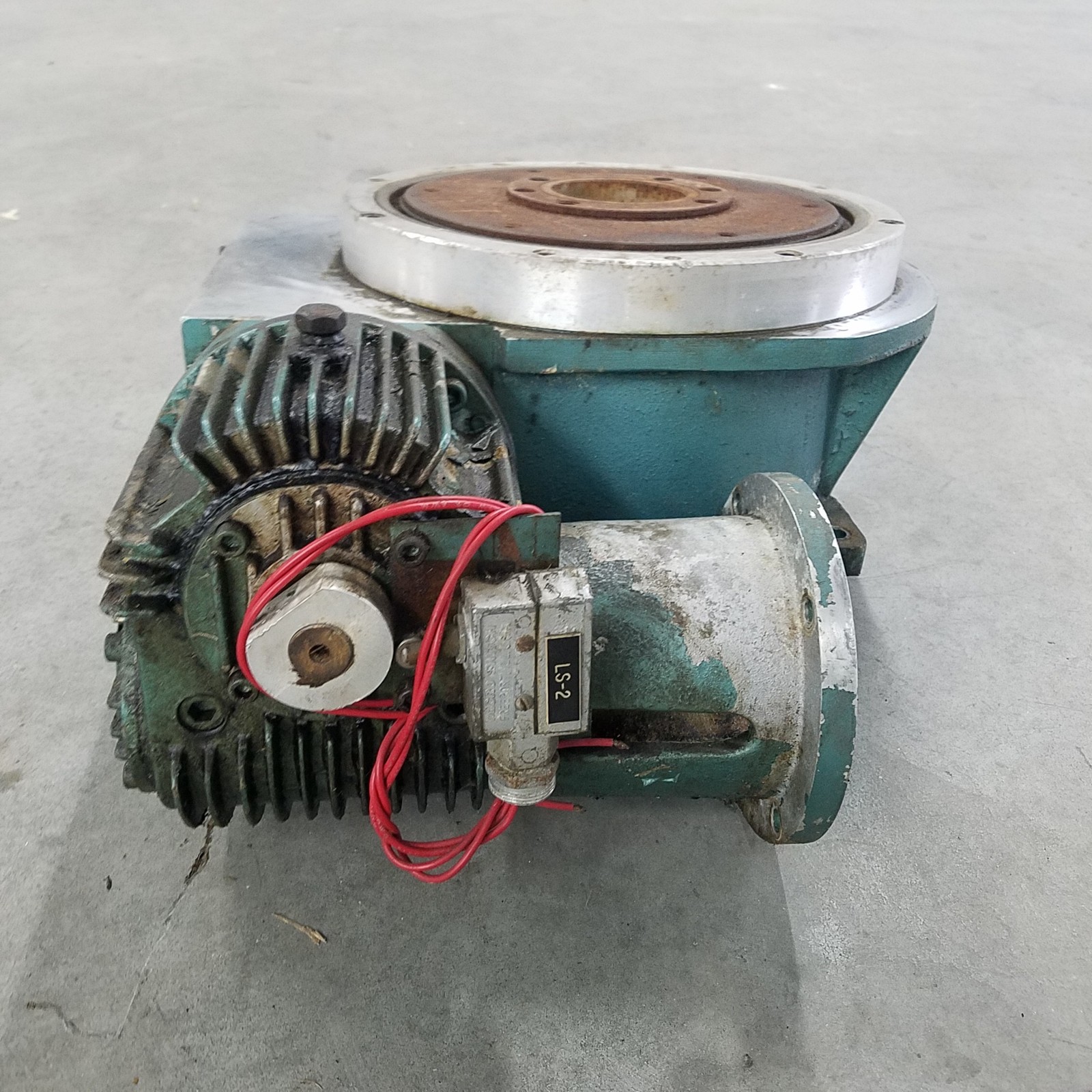 CAMCO 901RDM12H32-270 R-H Powered Rotary Indexer w/R-250 30:1 Ratio Gearbox.