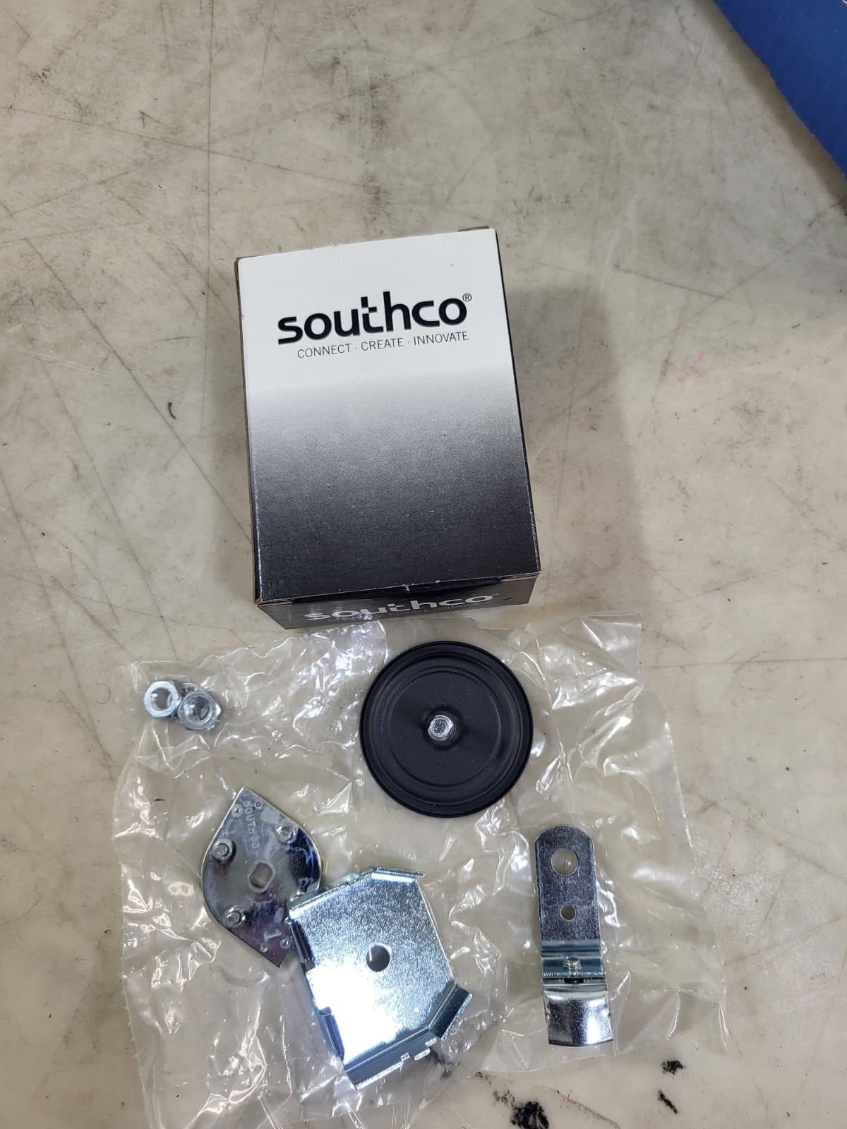 NEW Southco Flush Cam Latch, Small Size, Standard Style Handle 01-10-401-65
