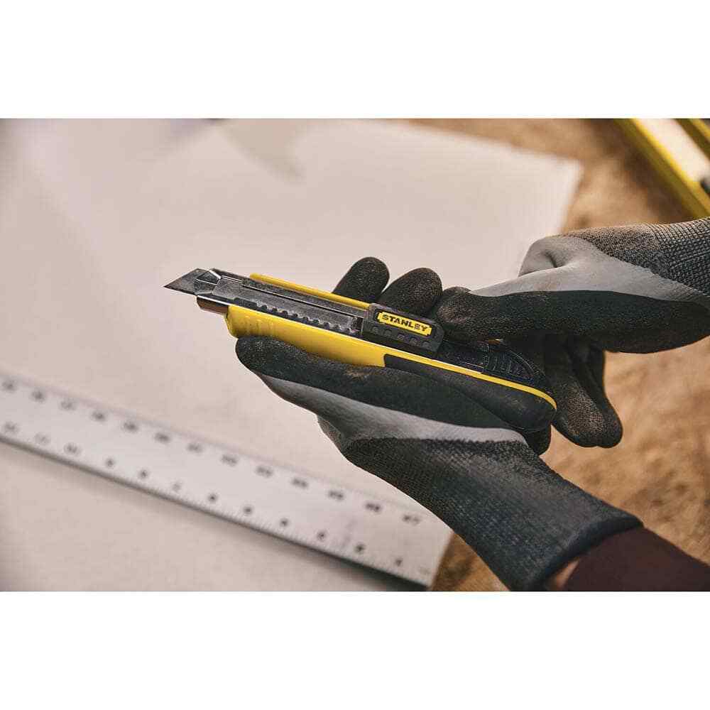 Stanley 10-481 Snap-Blade Knife: 7-3/32″ OAL, TPE Handle