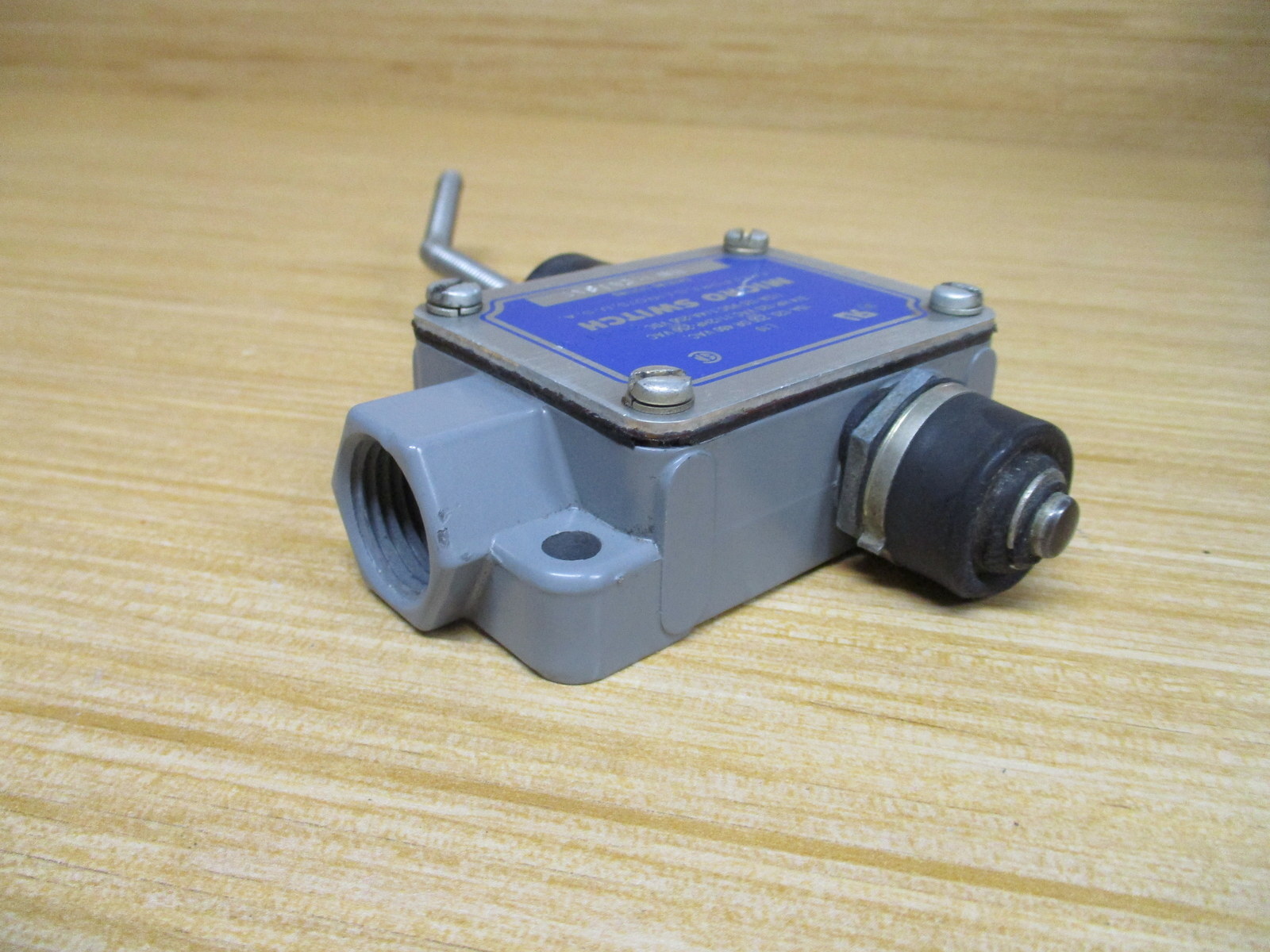 Micro Switch BAF1-3CN18X1 Limit Switch BAF13CN18X1