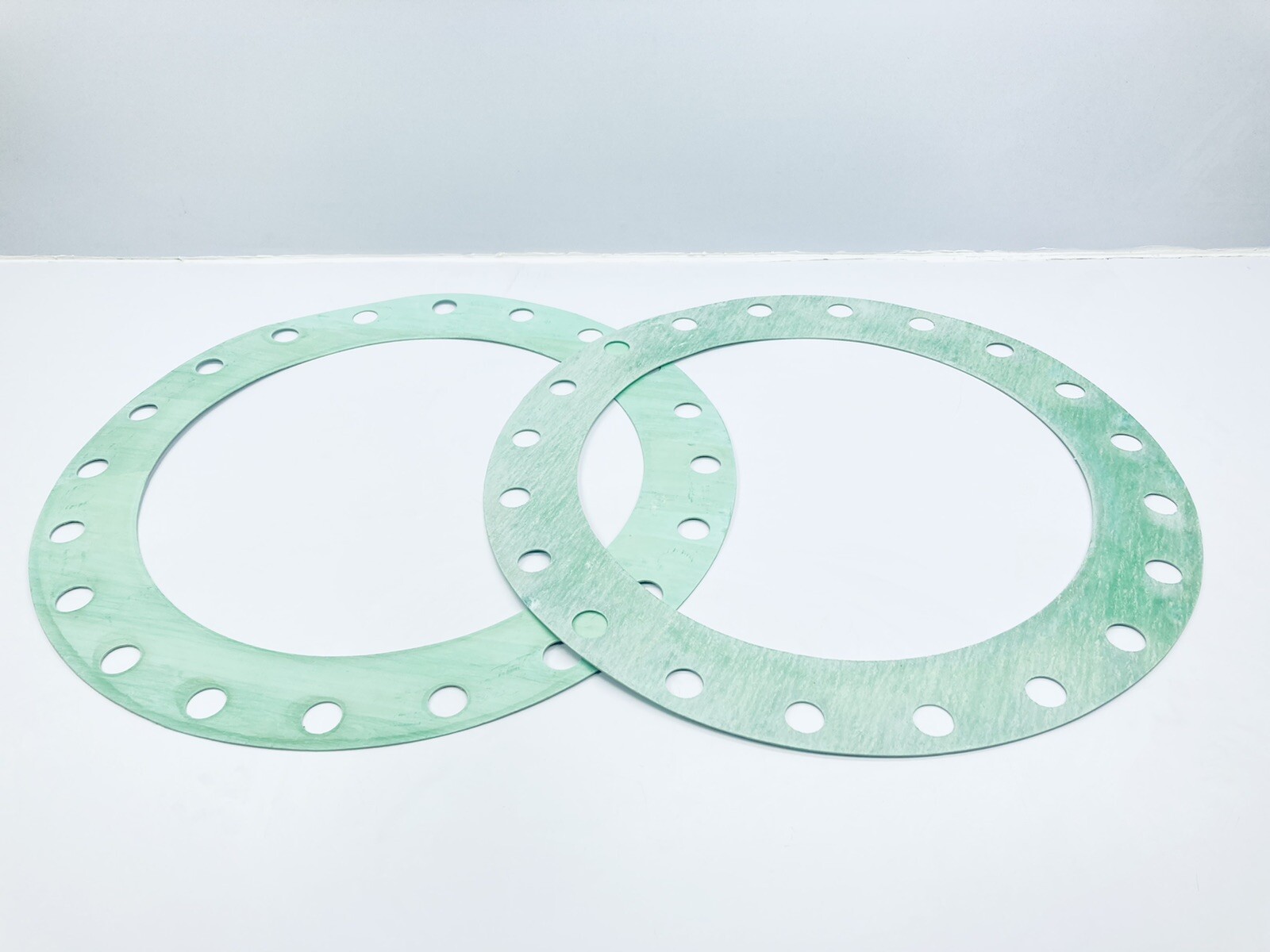 LOT OF 2 UNUSED KLINGERSIL 27-1/2″-OD X 20″-ID PRE-CUT GASKET 20-BOLTS CUT