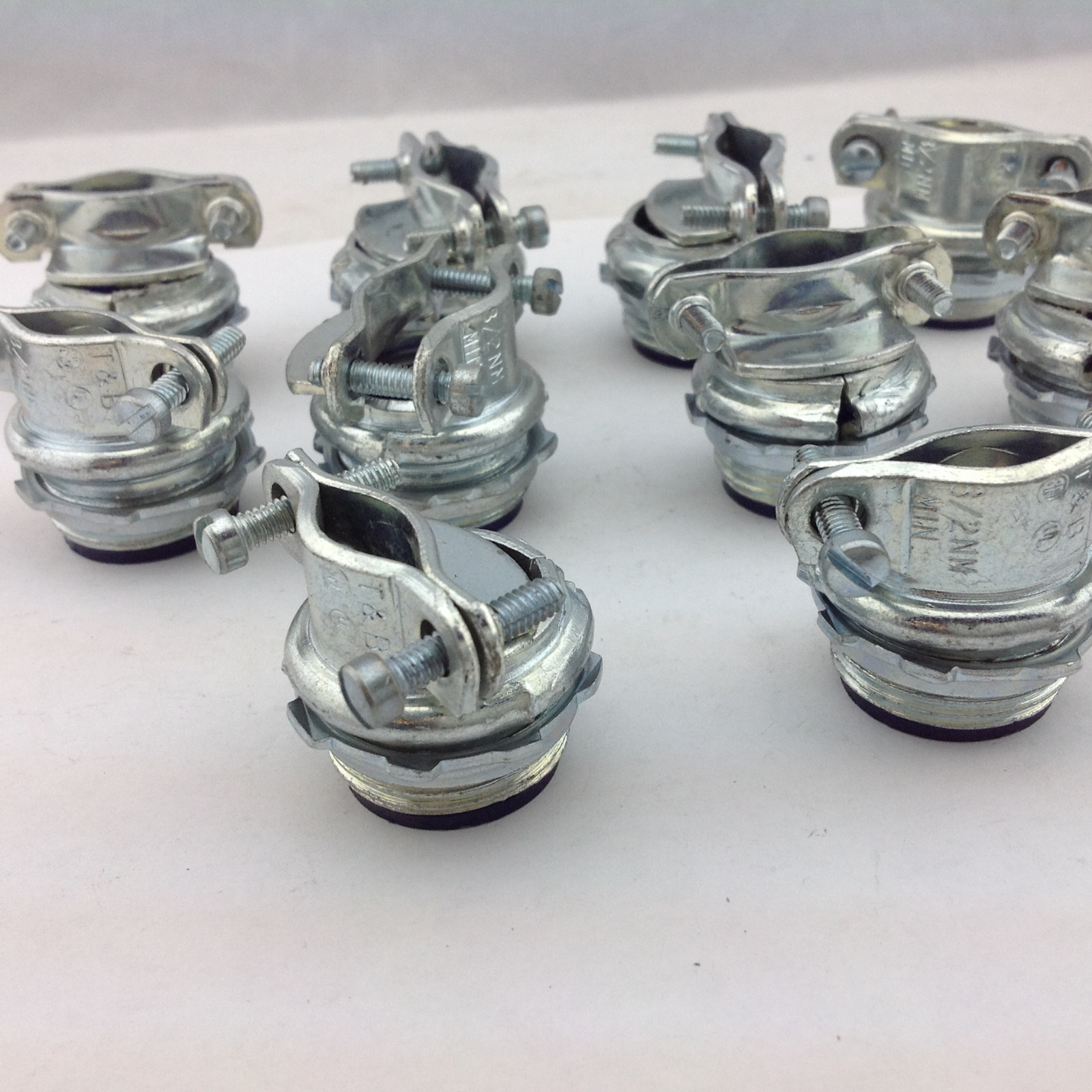 New Thomas & Betts 1″ Conduit Clamp 8/2 NM Min Lot of 10