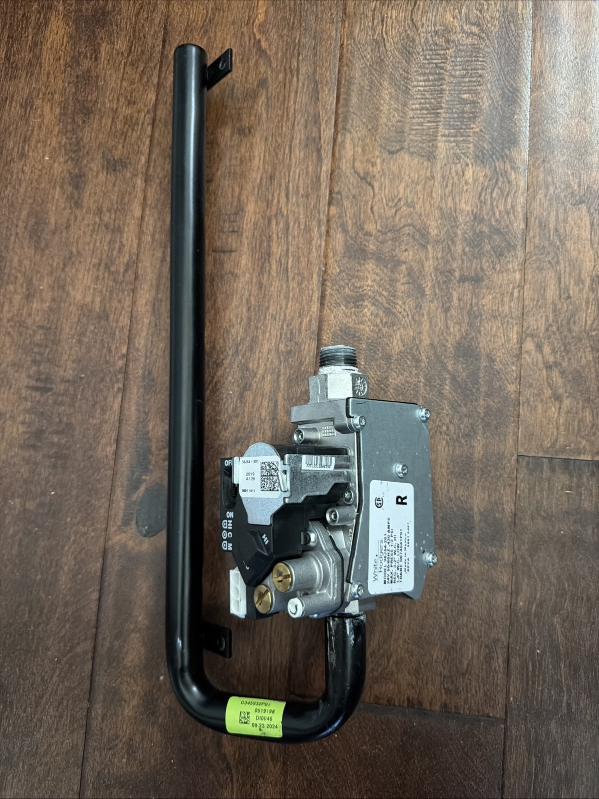 Emerson VAL09030 Manifold Gas Valve 24V 40/60 Hz 1/2 PSI