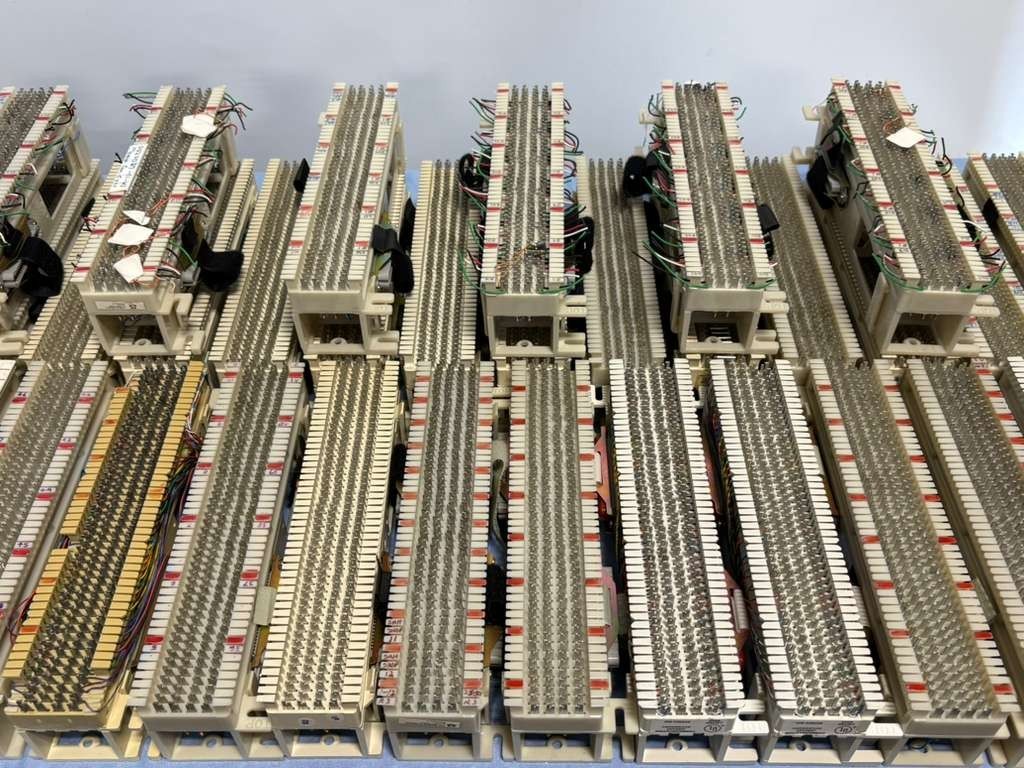 *LOT OF 42* The Siemon Company 50 Pair Punch Down Block Part S66M1