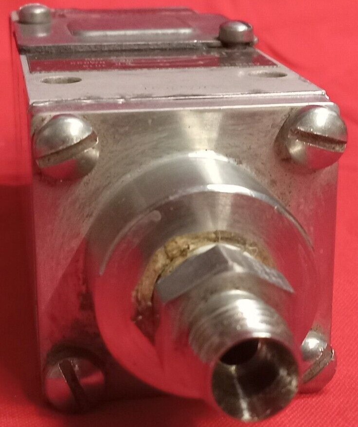 ITT AEROSPACE CONTROLS DIVISION NEO-DYN ADJUSTABLE PRESSURE SWITCH 132P48C3