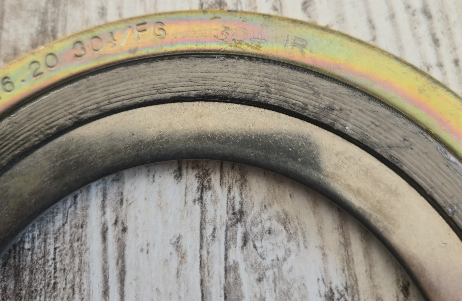 Teadit Spiral Wound Gasket 6″ 150# ASME B16.20 304 Stainless Steel / FG