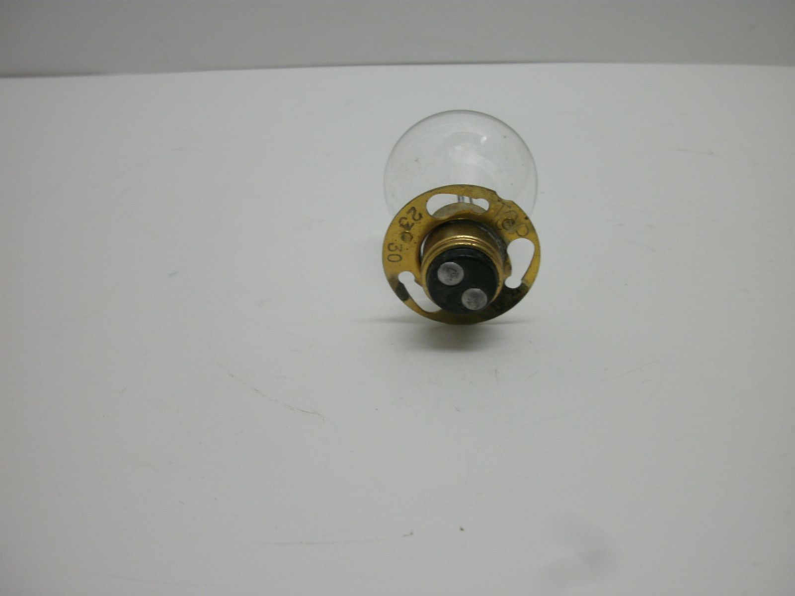 CHICAGO MINIATURE 2330 BULB 6-8V 4.23A 26W P30d RP11 DUAL FILAMENT (1-BULB) NNB