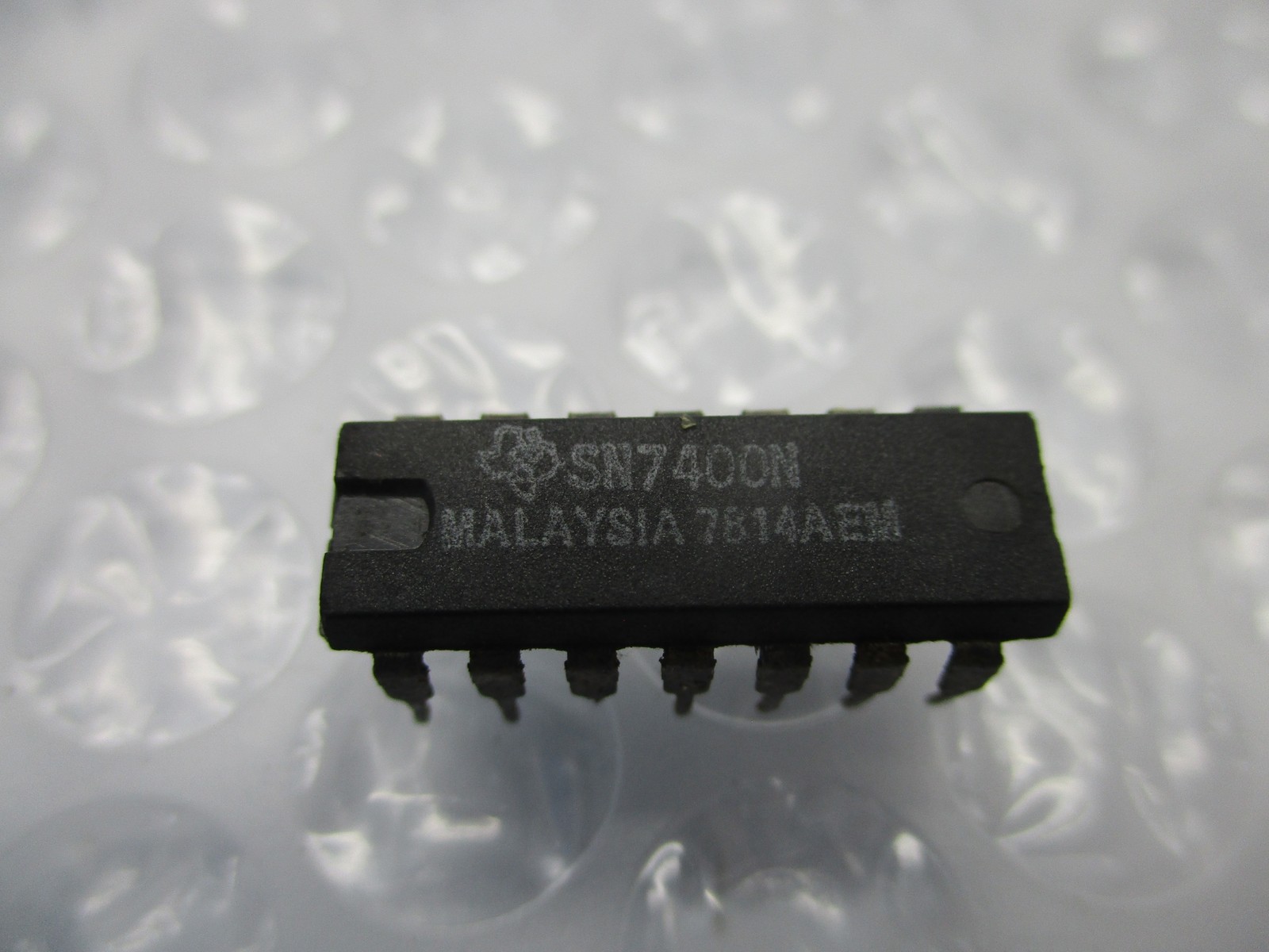 TEXAS INSTRUMENTS SN7400N INTEGRATED CIRCUIT NSNP