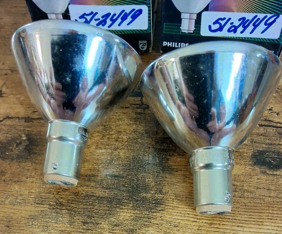 Lot Of 2 Philips 057B15d HALOGEN Aluminum Reflector Lamps 25deg 50W 12V
