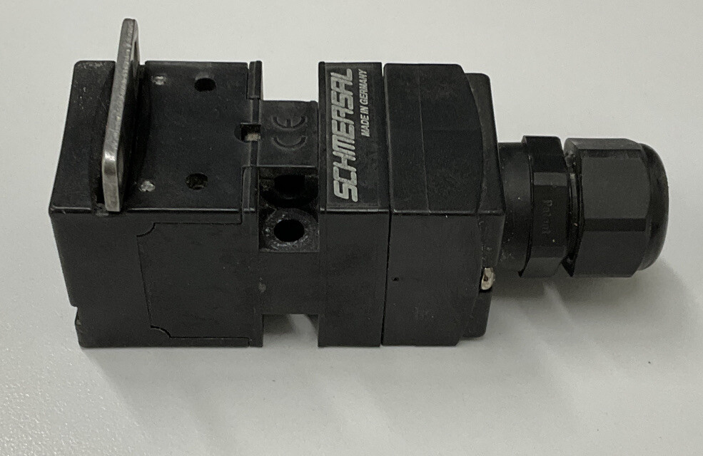 Schmersal AZ17-02ZRK / IEC 947-5-1 Safety Interlock Switch (CL253)
