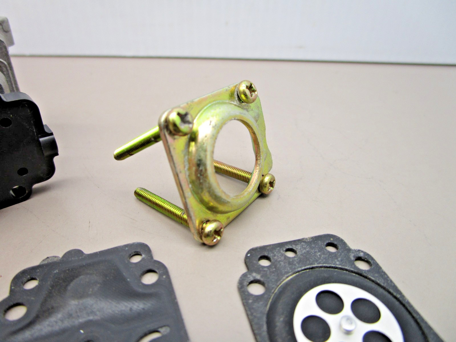 Honda GX31 Engine Carburetor Assembly Walbro WYL 127 16100-ZM5-809