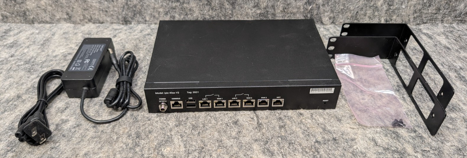 InfoVista 40-05-XX / ip|e 40ax V2 IP Traffic Management Switch w/ Brackets