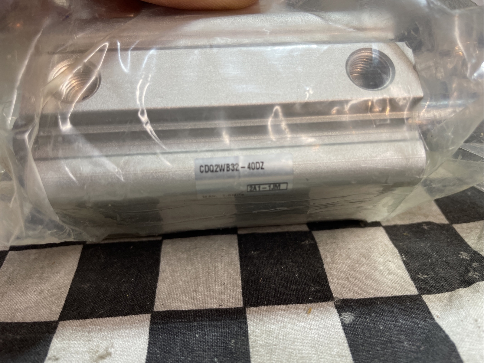 SMC CDQ2WB32-40DZ, CDQ2WB3240DZ, CQ2-Z COMPACT CYLINDER, SHIPSAMEDAY#1623V12