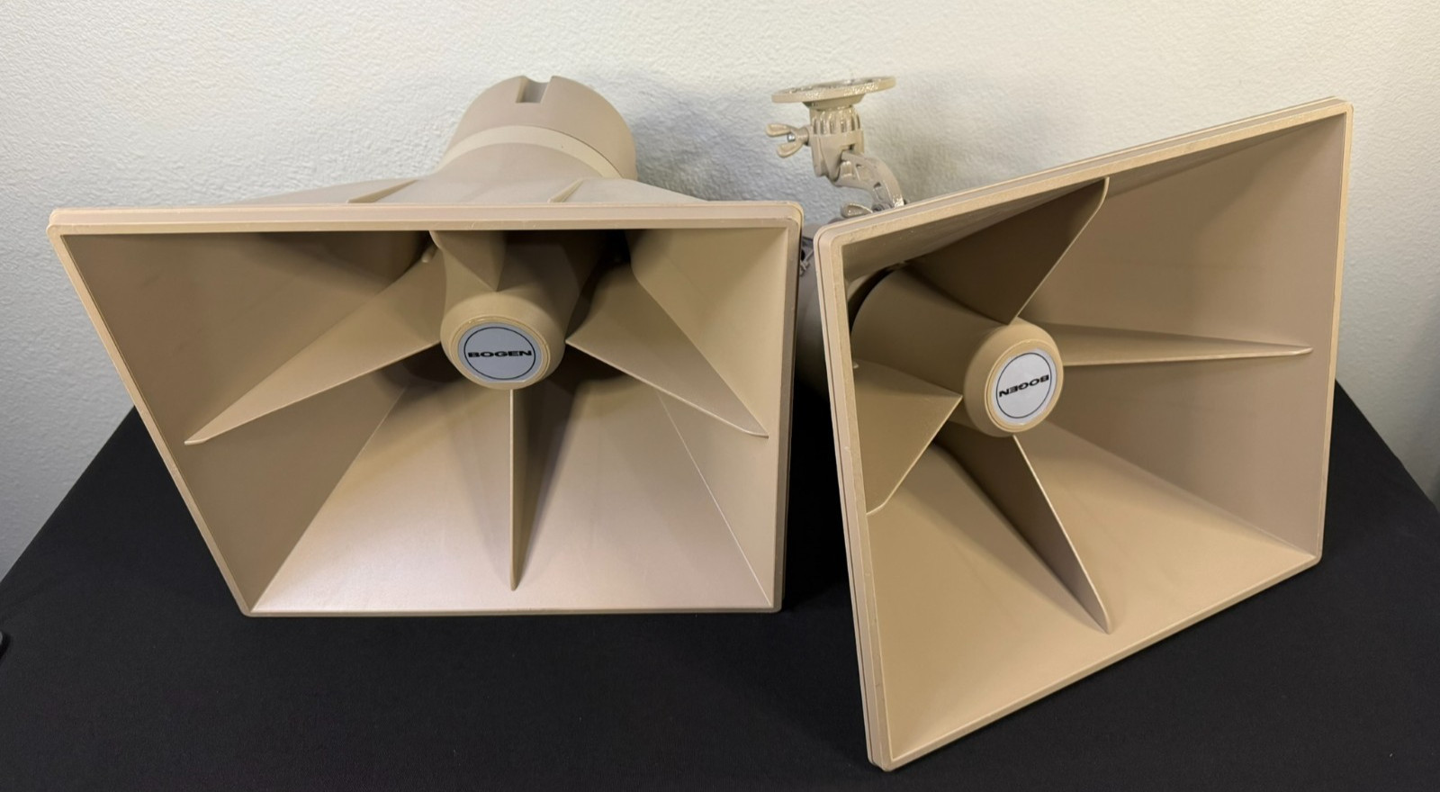 Bogen SAH15 Powered Horn Speakers Pair 24V PA Paging Speakers Read Description