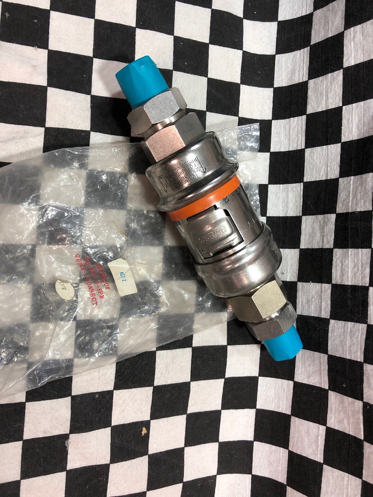 SWAGELOK SS-QT8-B-8PM-K2, Quick Connect 1/2″ NPT, ORANGE, SHIPSAMEDAY #1615V8