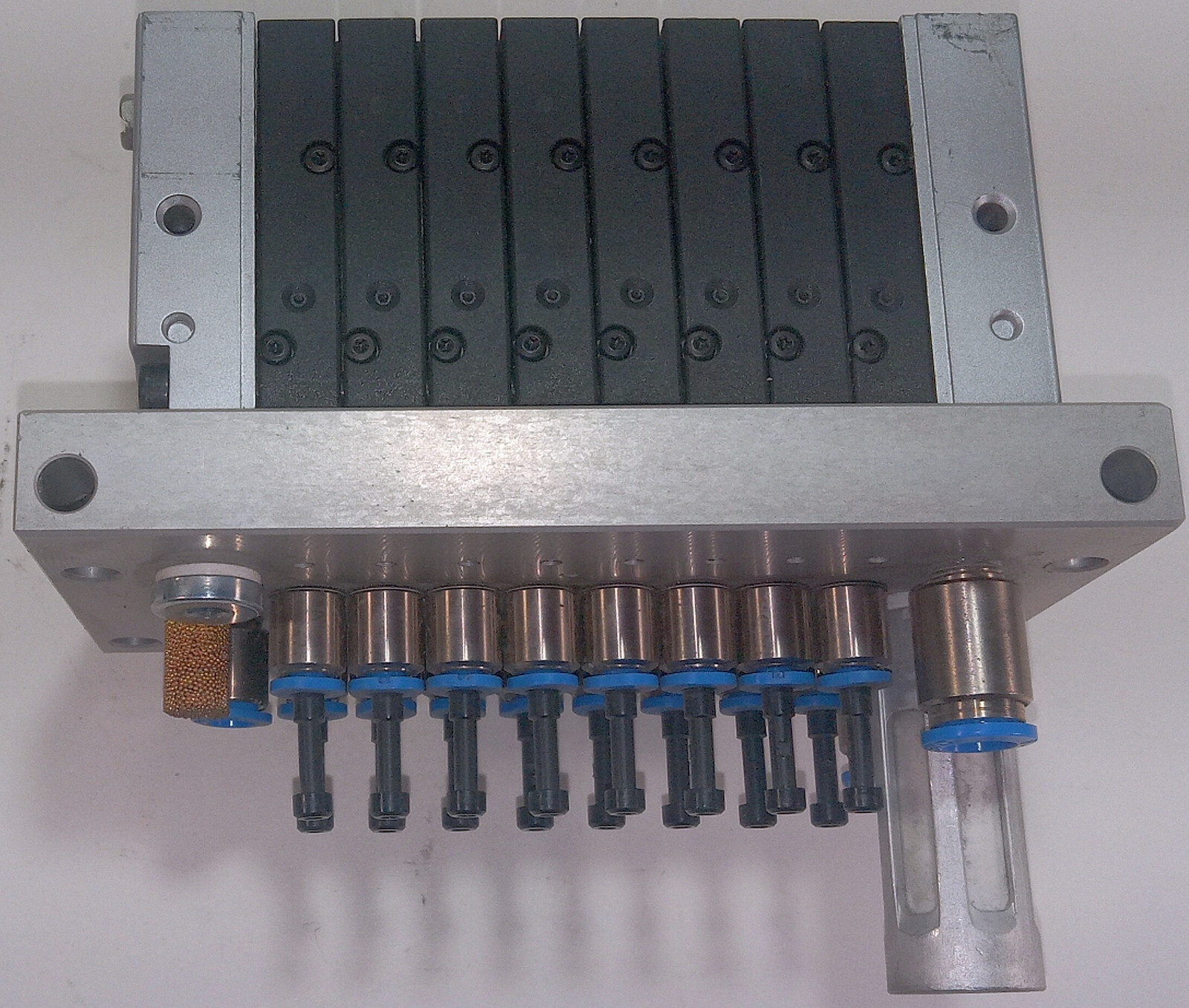 1 USED FESTO CPV10 8 SLOT MANIFOLD & VALVE ASSEMBLY ***MAKE OFFER***