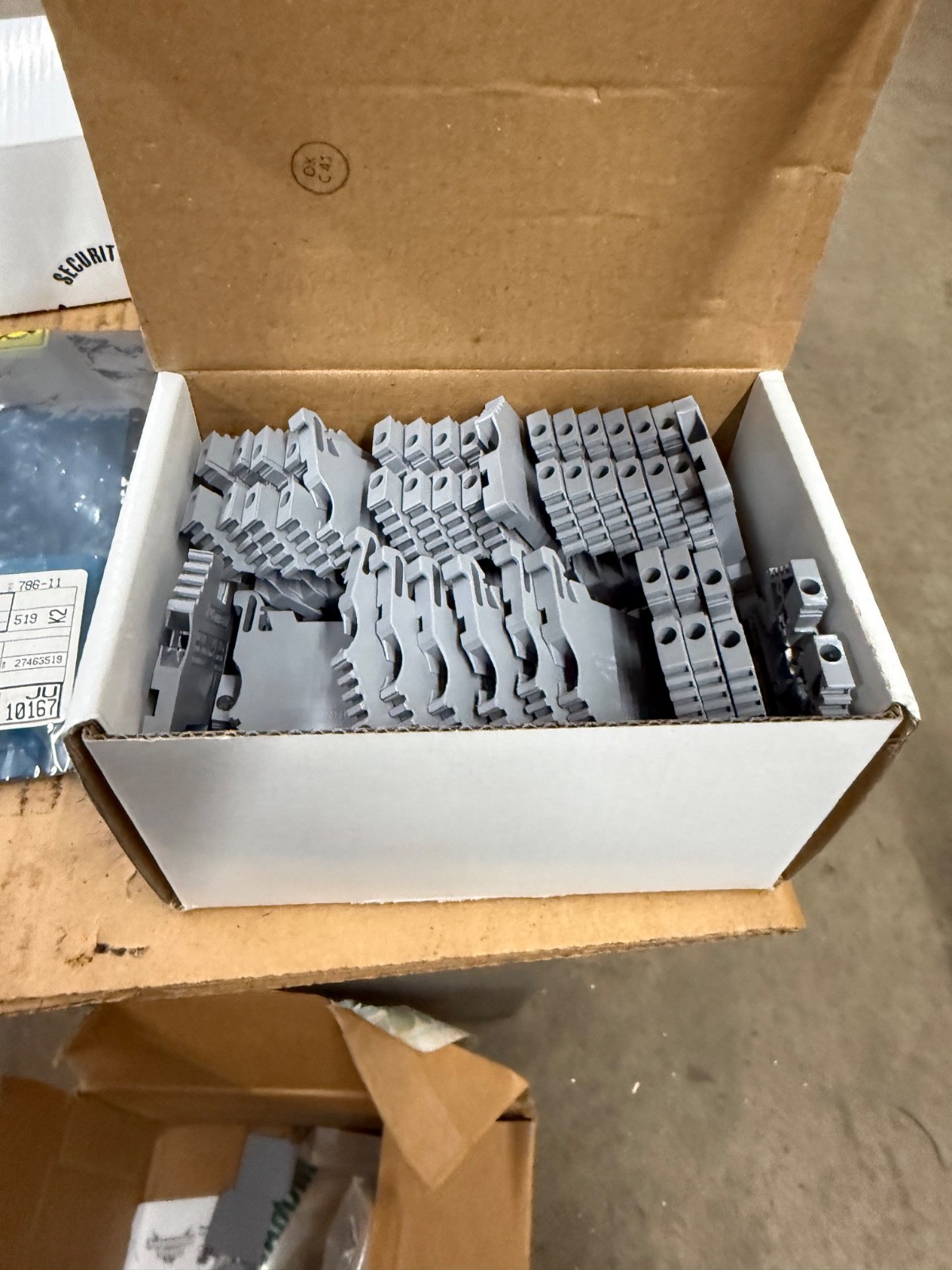 Konnect-It brand screw terminal block, model number KN-T12GRY