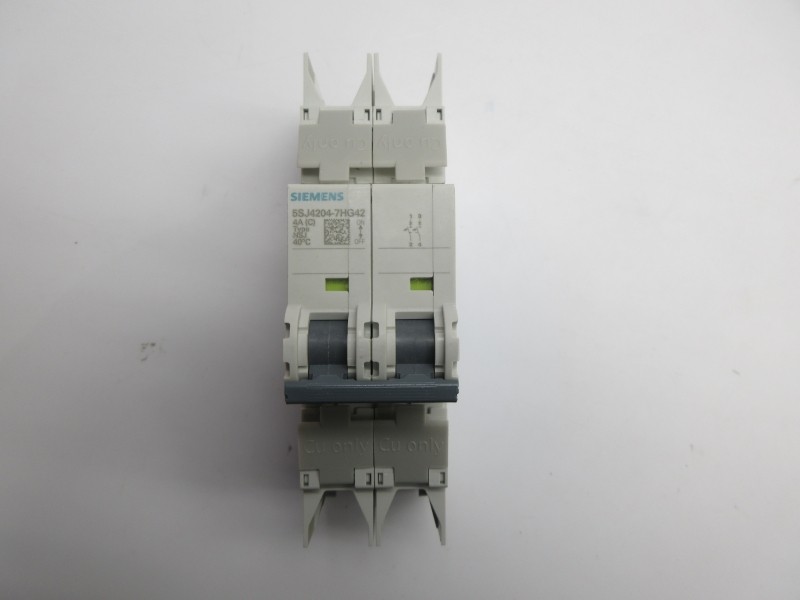 SIEMENS 5SJ4204-7HG42 277V 4A NSMP