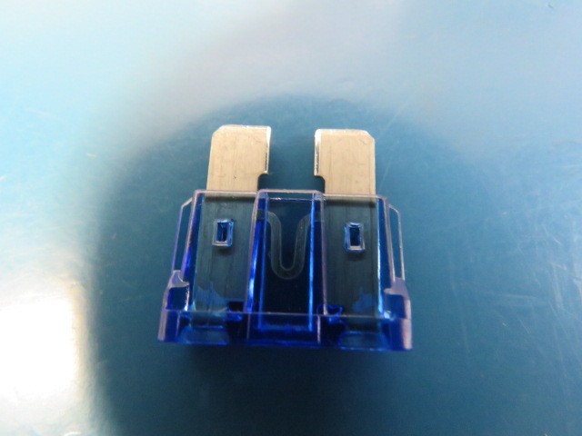 LITTLE FUSE 0257015.PXPV Qty of 100 per Lot 15A AC 32V DC Fuse Automotive Holde