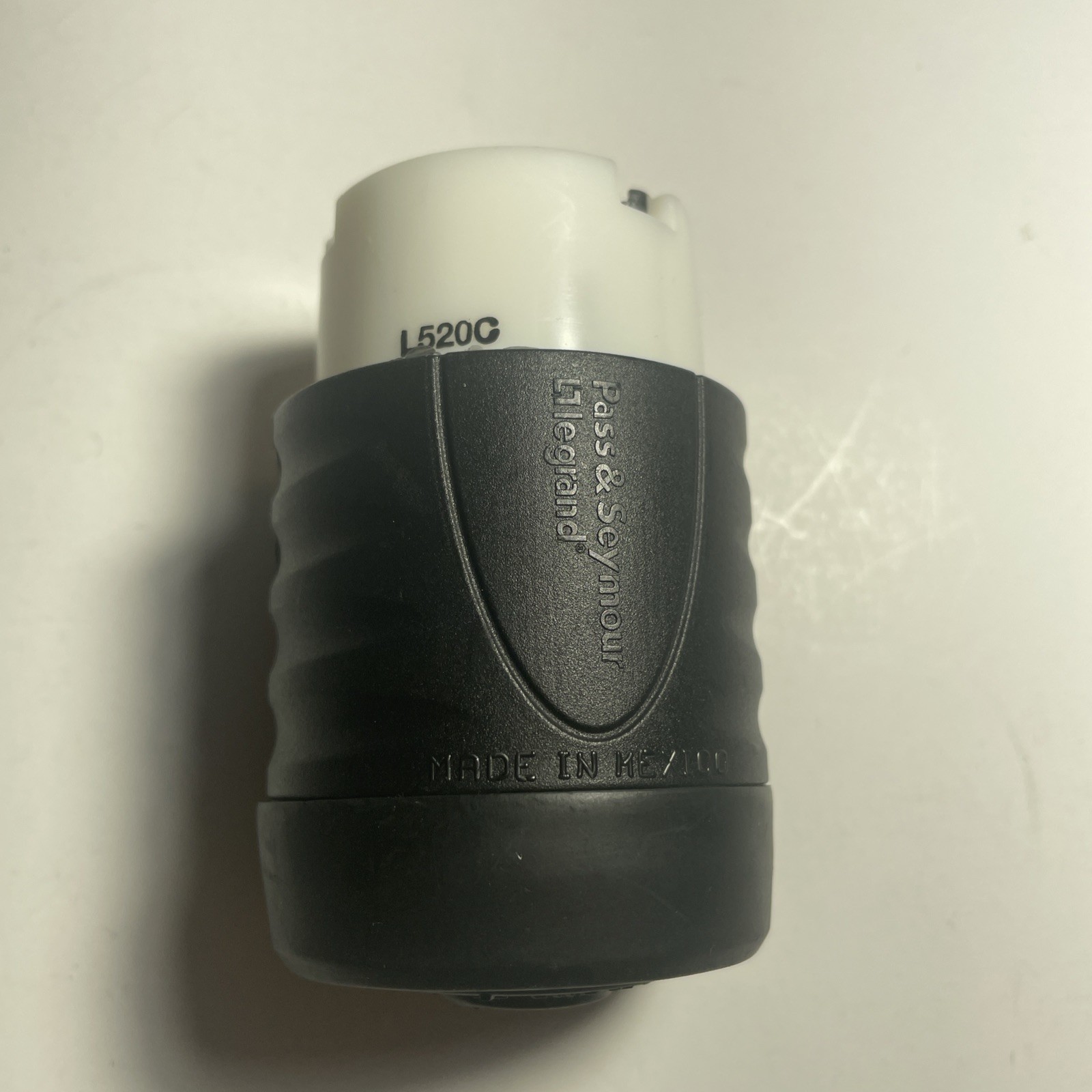 Pass and Seymour legrand L520C Twist Lock End Plug 20A 125V 3-Pole Female