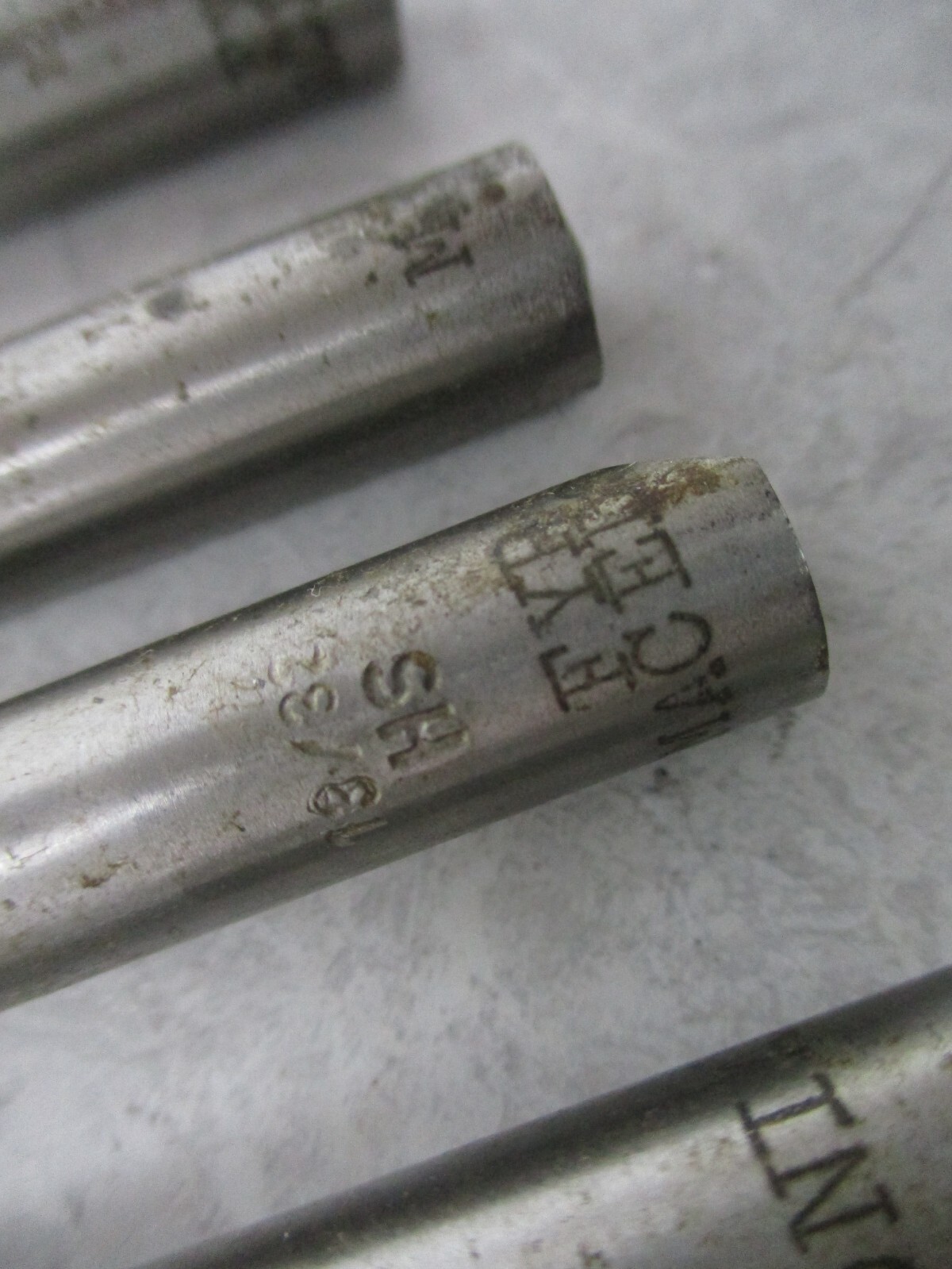 LOT OF 8 MACIDONIA 13/32 HSS DRILLS, 12″ OAL, V0398