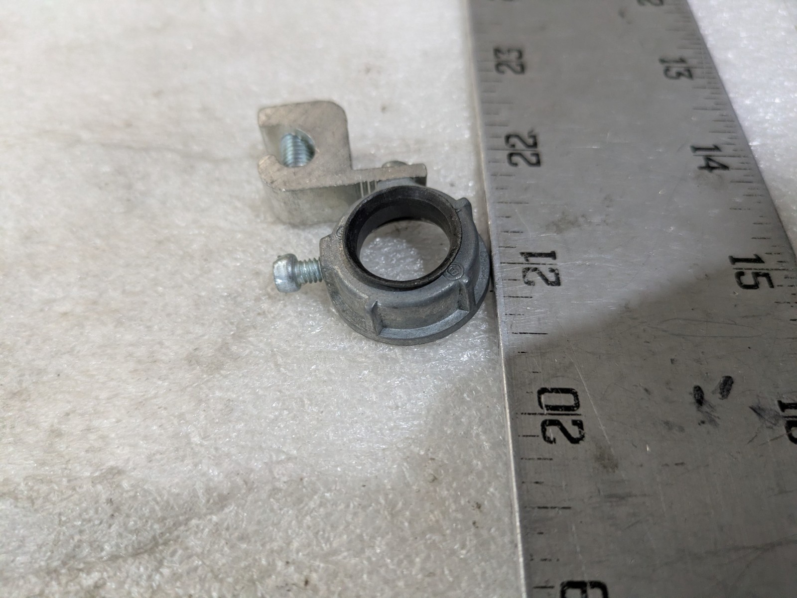 APPLETON GBL100 GROUNDING BUSHING 1/2IN INSULATED ZINC CONDUIT 4-14AWG 5/order