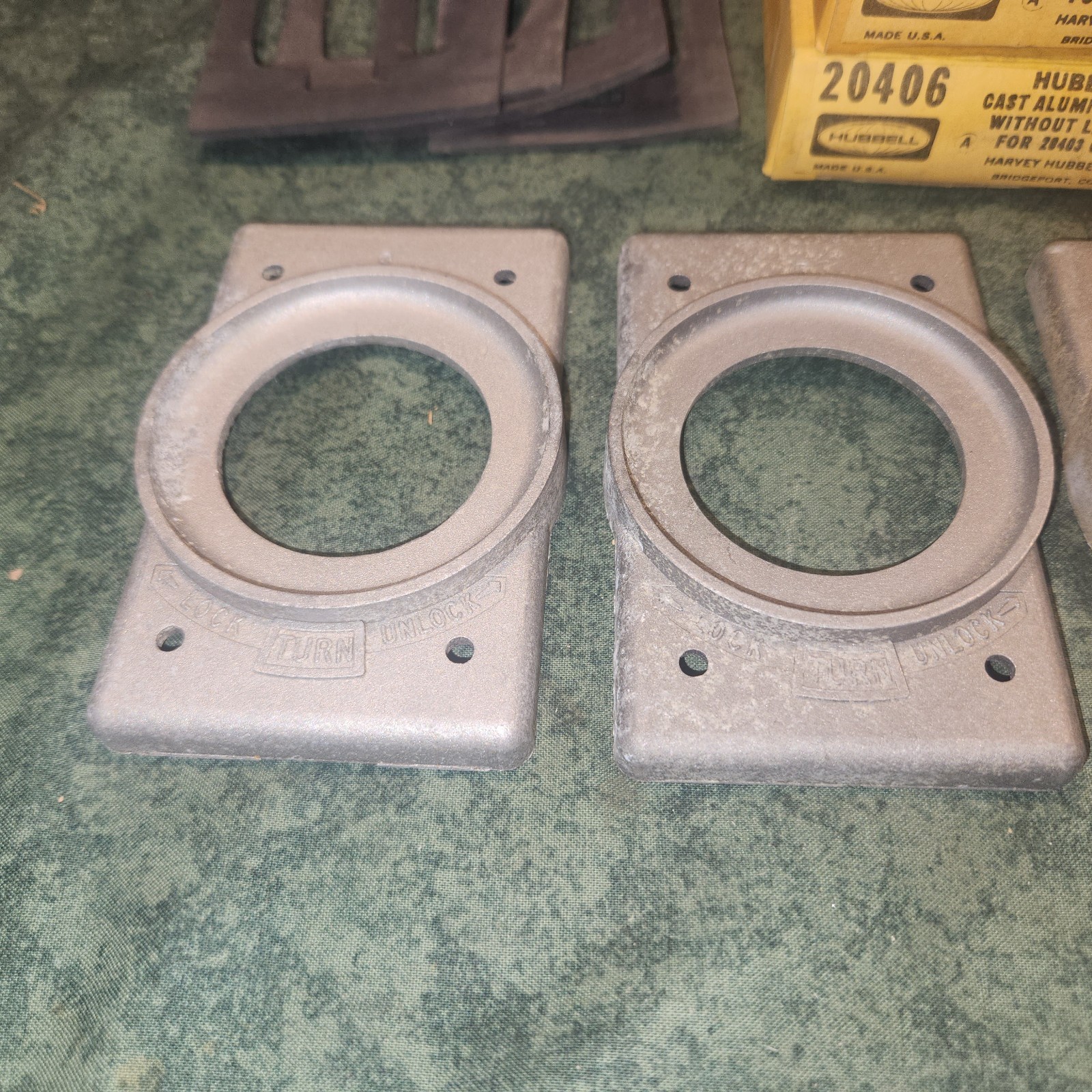 (4) Hubbell HBL20406 HubbelLock Aluminum Plates Please Read !! (13791-H3)