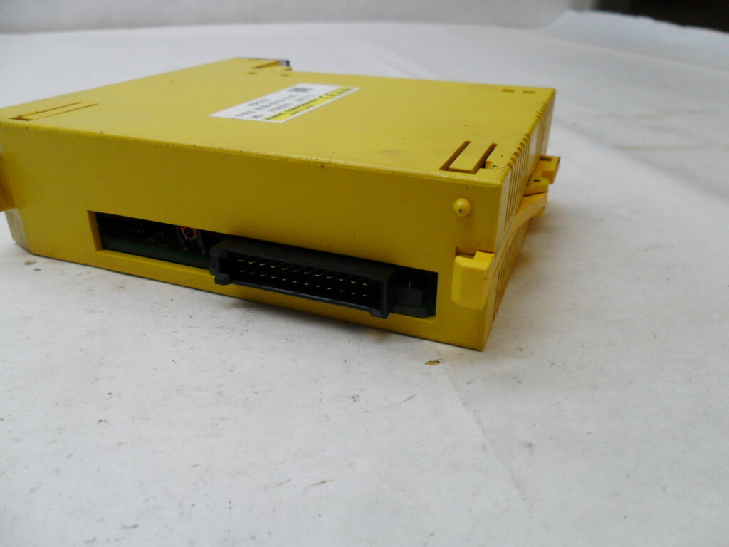 FANUC A03B-0819-C161 RELAY OUTPUT MODULE A0R16G 30VDC 250VAC 16PT *READ*