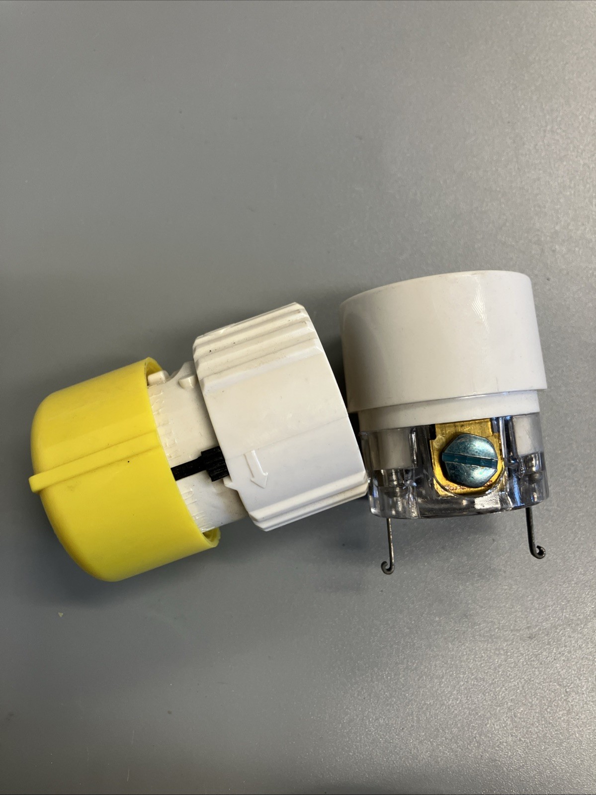 SLATER L-5-20-C NEMA L5-20R 20A 125V LOCKING BLADE CONNECTOR FEMALE CORD END
