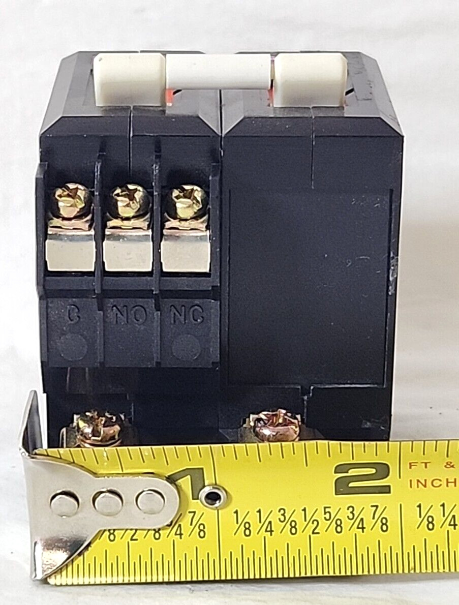 IDEC Izumi NRC211L 7A 2-Pole Circuit Breaker Max V 250V NRC 211L *New*