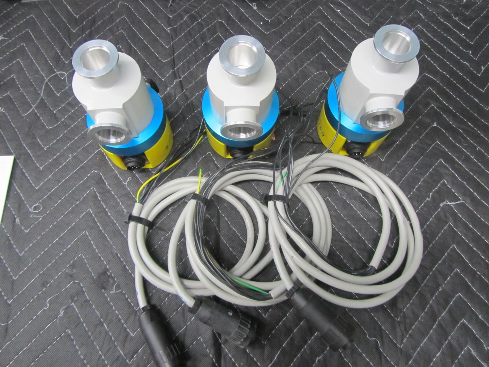 Balzers Vacuum Angle Valve KF25 EVL 025 P BP V51 225 24/230 Volt Used