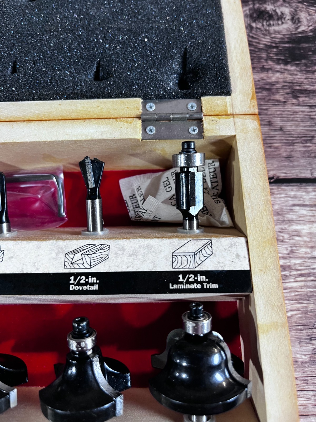 CRAFTSMAN 8 PIECE CARBIDE TIPPED ROUTER BIT SET W/ WOODEN BOX & ALLEN WRENCH