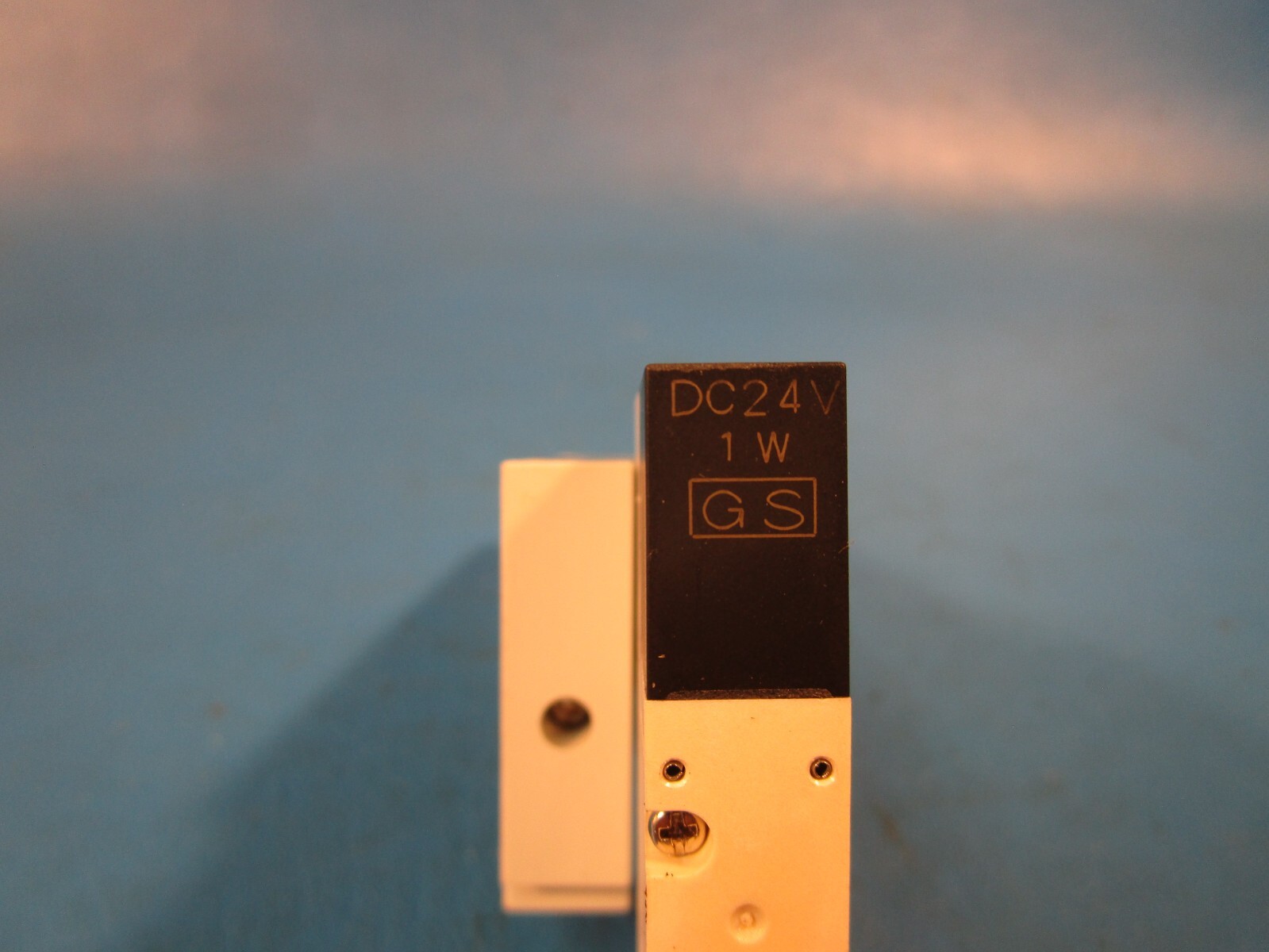 SMC VQ1211N-5LO Solenoid Valve, Double Solenoid, non plug-in (dc)