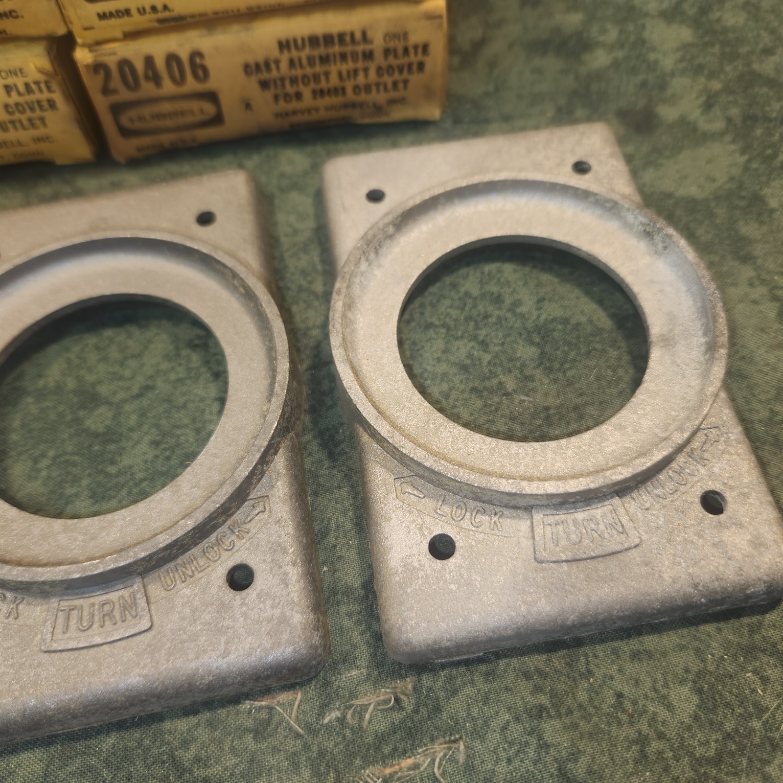 (4) Hubbell HBL20406 HubbelLock Aluminum Plates Please Read !! (13791-H3)