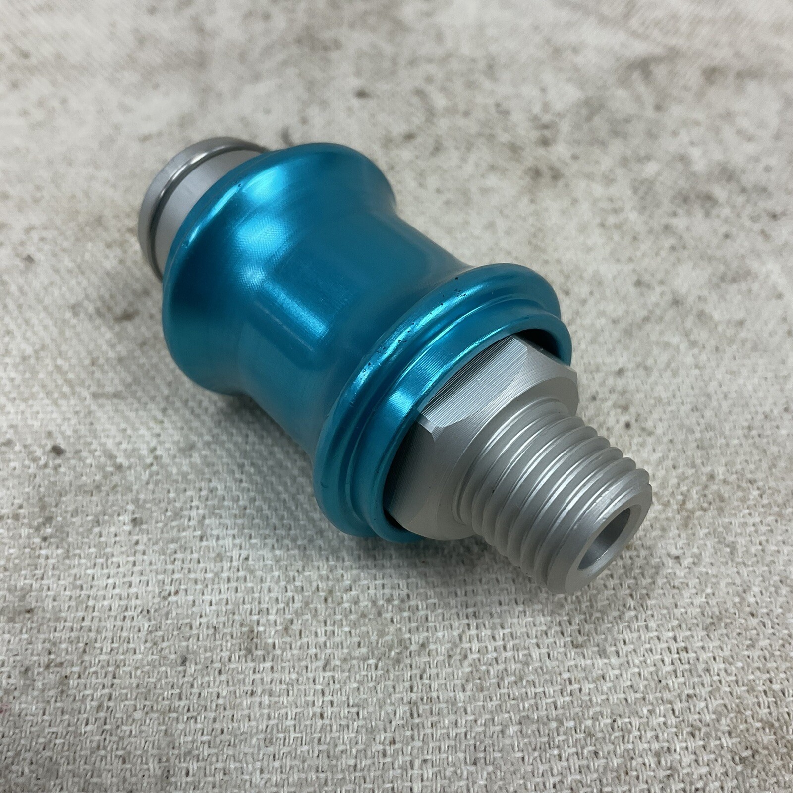 ARO 600-2 Sleeve Valve Zinc-Plated Carbon Steel 1/4″ FNPT In 1/4″ MNPT Out