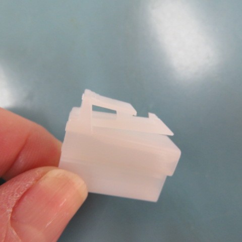 YAZAKI 7123-2825 Qty of 100 per Lot 2 Way Natural (WHITE) Connector