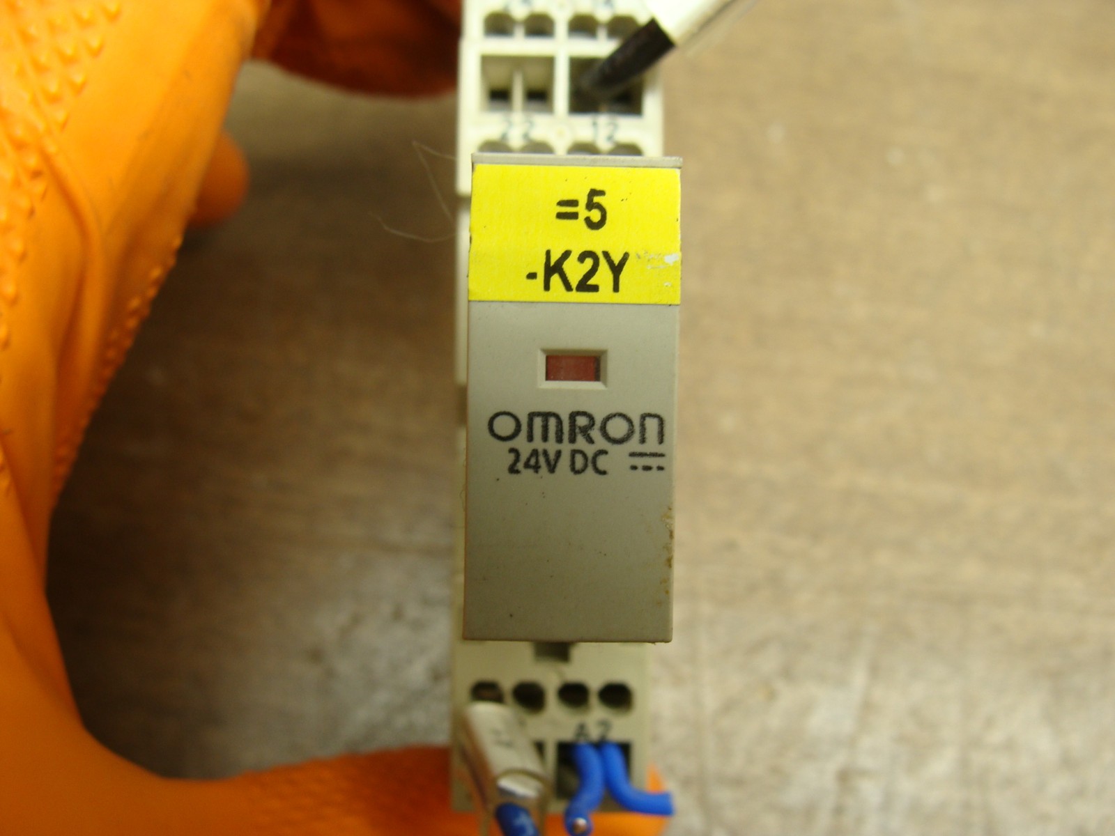 LOT OF 10 OMRON RELAYS G2R-2-S(S) 24VDC WITH SOCKET P2RF-08-S 5A 250VAC