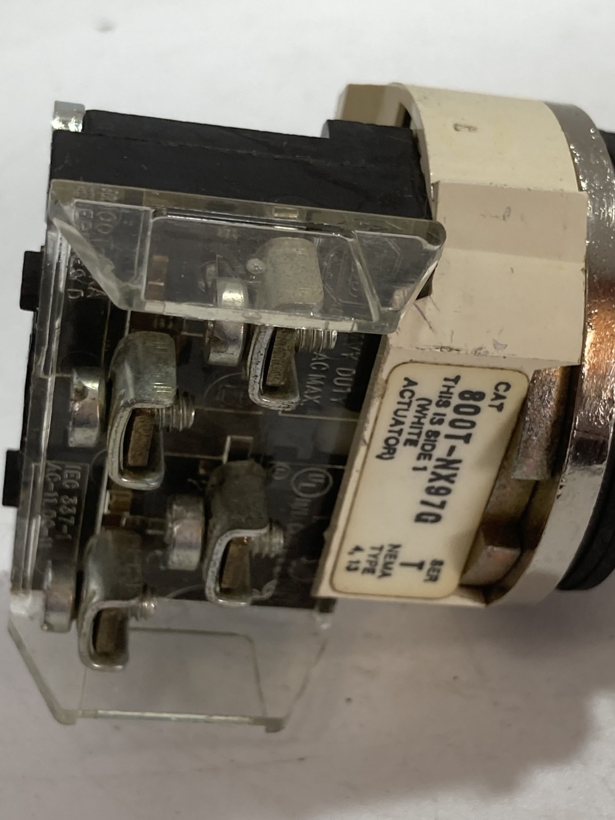 ALLEN BRADLEY 800T-NX97GA SEL SWITCH 2-POS CYLINDER 1NO/1NC KEY REM FROM R SER T