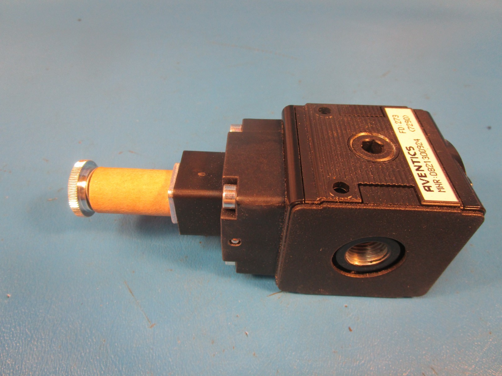 AVENTICS 0821300924, 3/2 Pneumatic Poppet Valve, Directional Valve